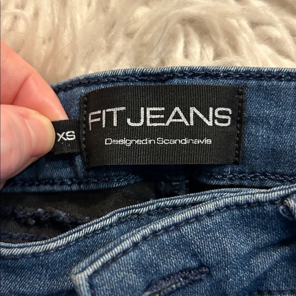 Fit Jeans - Picture 6 of 9